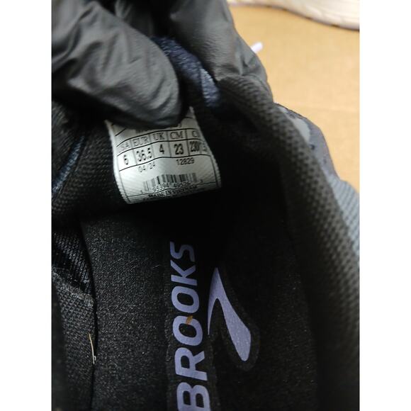 USED Brooks Women’s Anthem 6 Running Shoe - Ebony/Lavender/Copper - 6 Medium - Picture 4 of 5